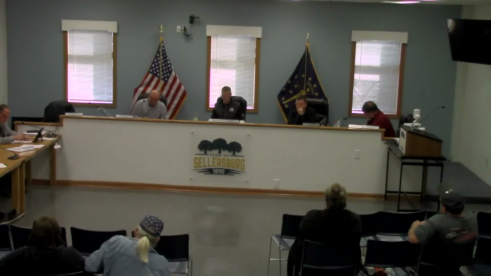 Residents press council on town‑vehicle decals, grocery‑store recruitment and oversized trucks