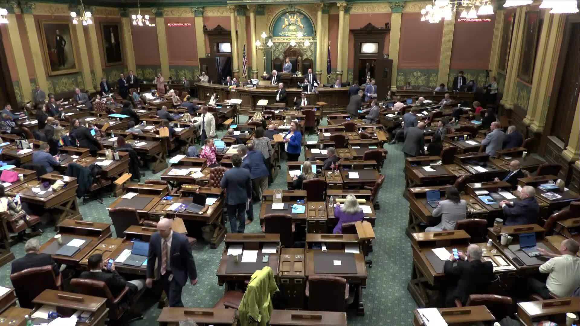 House adopts resolution establishing April as Multiple Birth Awareness Month after lawmaker shares personal account
