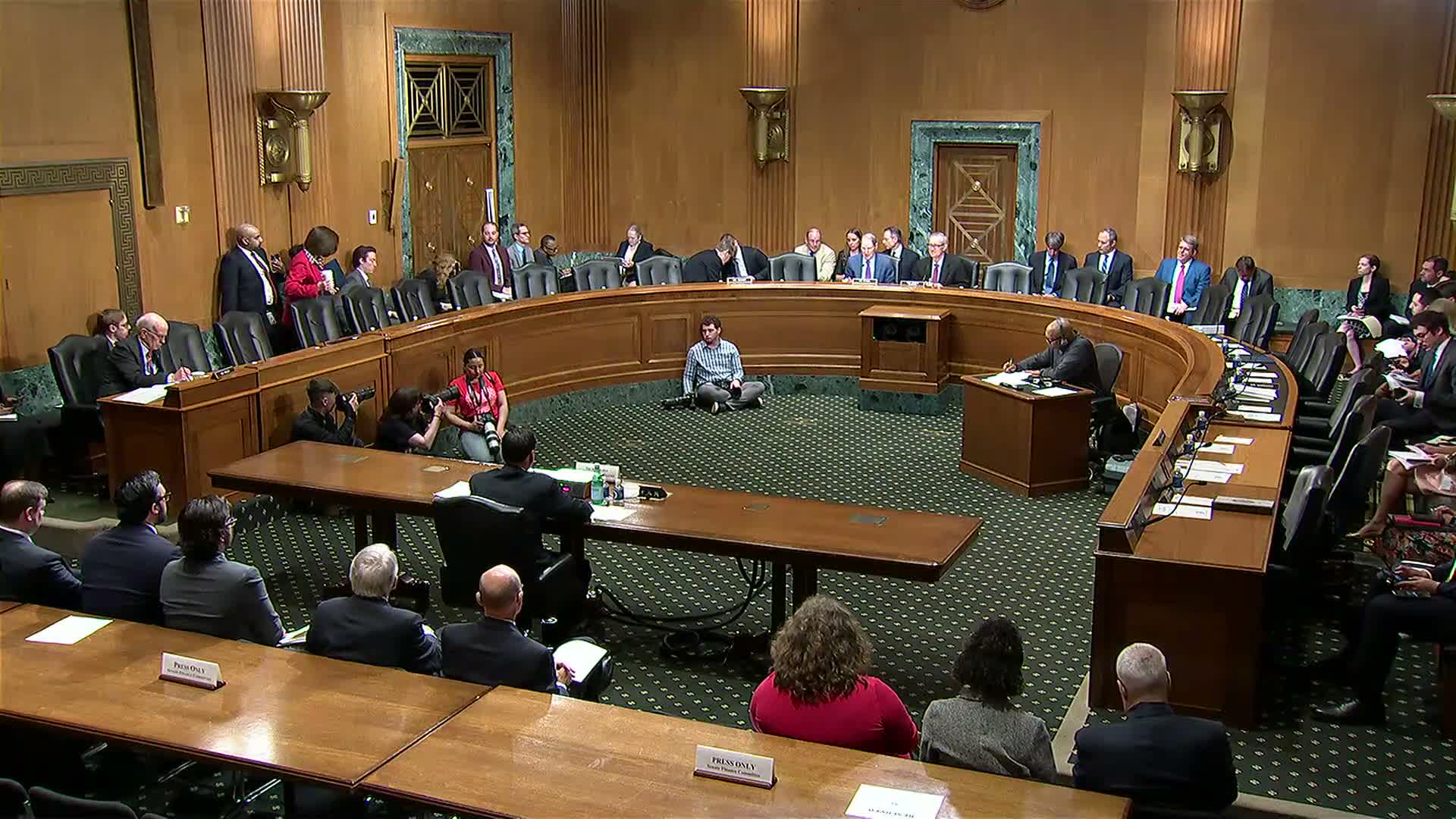 Wyden and senators press IRS CEO on alleged unlawful data sharing and Social Security data risks