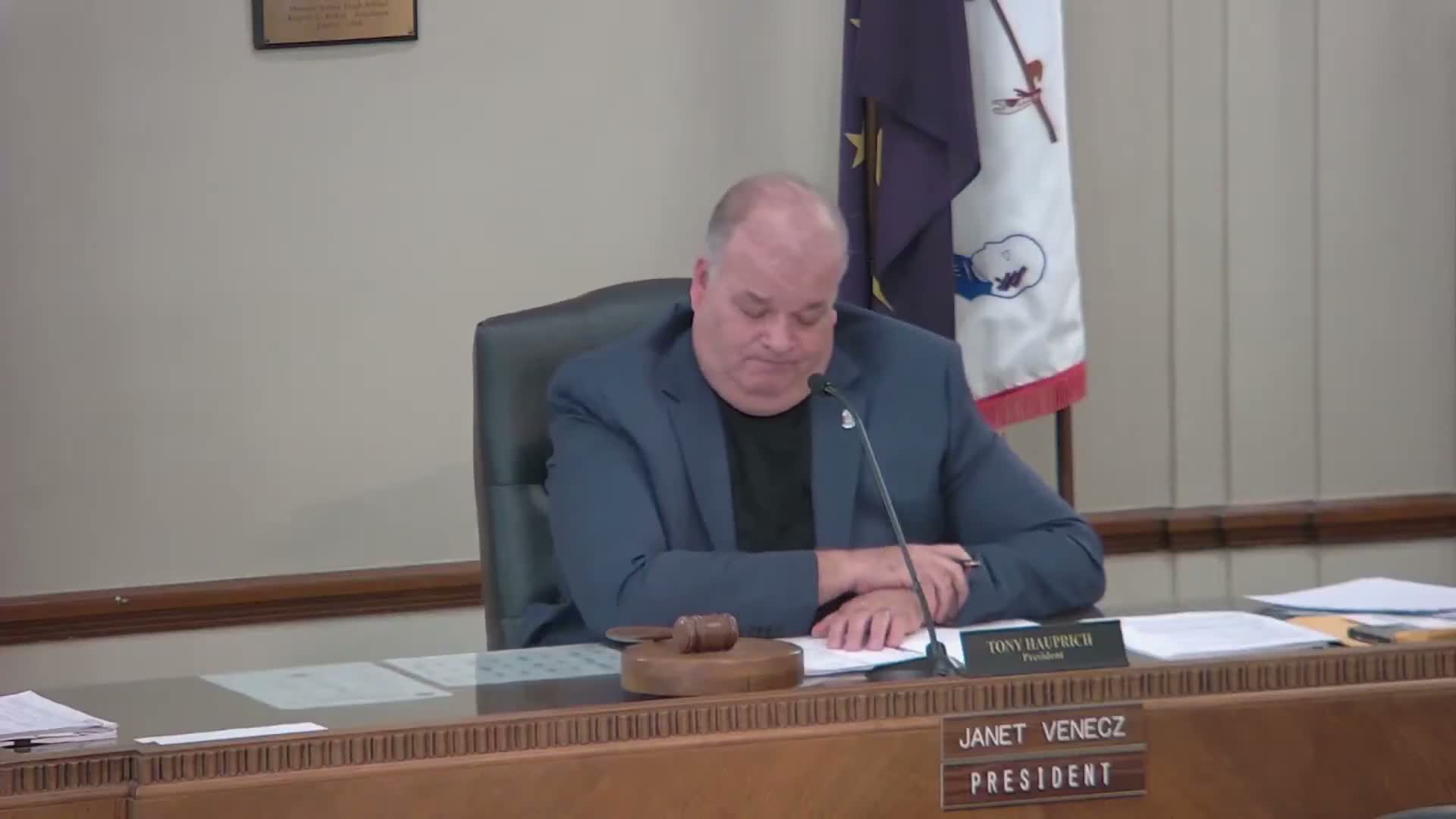 Hammond redevelopment commissioners approve housing amendment, trucking‑site compliance and multiple property actions