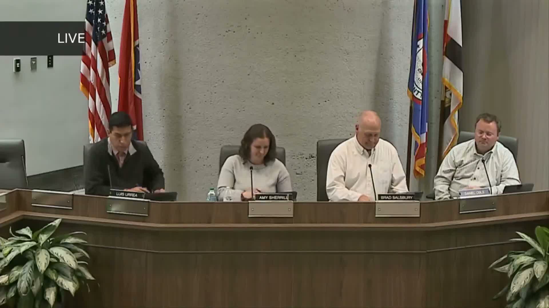 BZA fails to approve pylon‑sign setback variance at 4849 North Broadway after split votes