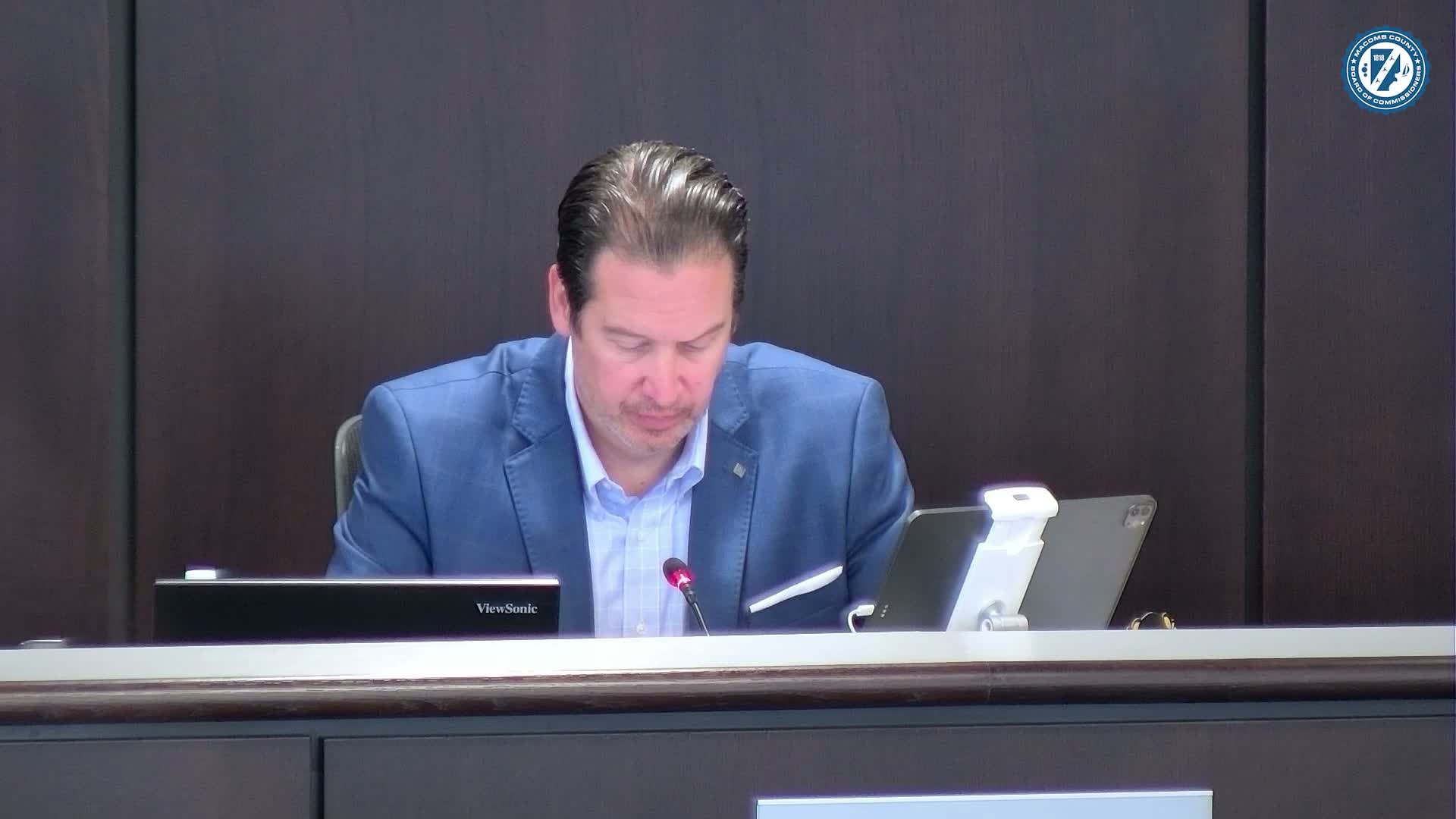 Macomb County board unanimously overrides executive veto of ordinance on county policies and penalties