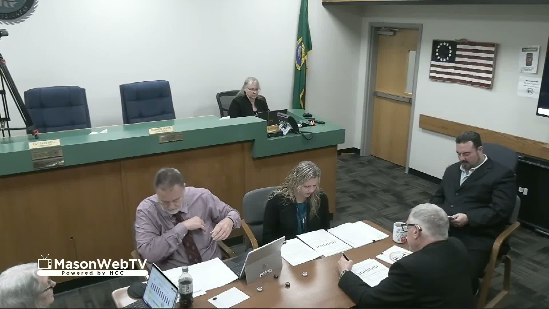 Finance committee flags reserve shortfall, debates report presentation