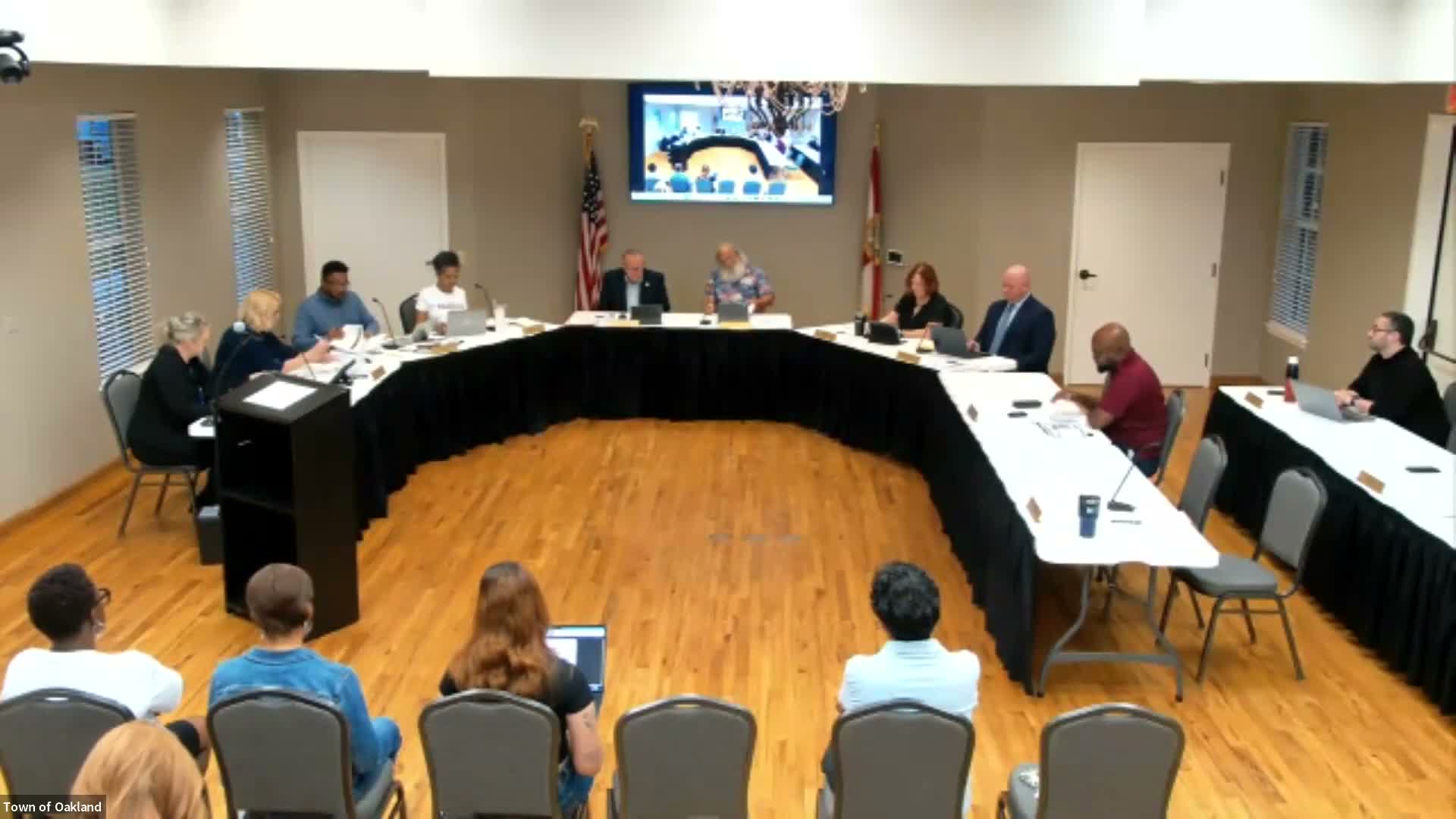 Oakland advances telecom ordinance on first reading to allow monopole on town property, officials say it will boost safety and coverage