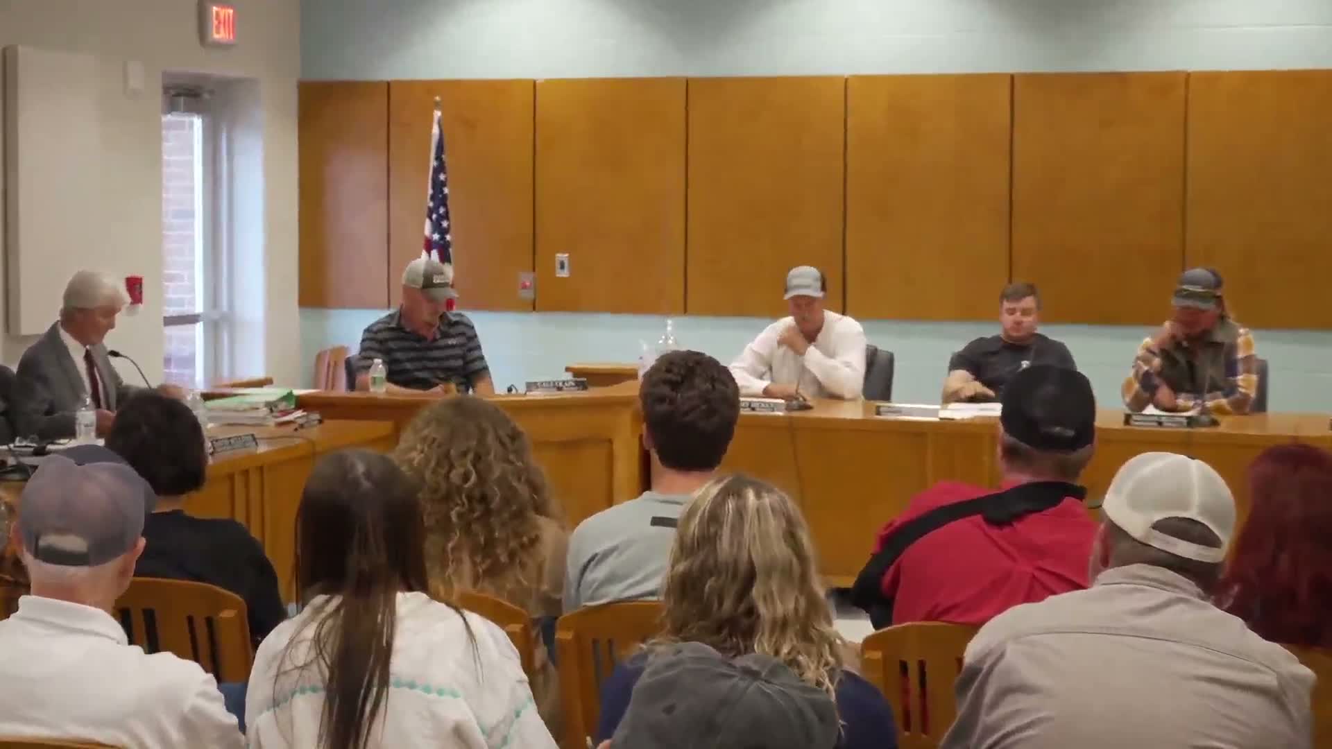 Van Buren County commissioners deadlock over deed and offer linked to Barry Austin