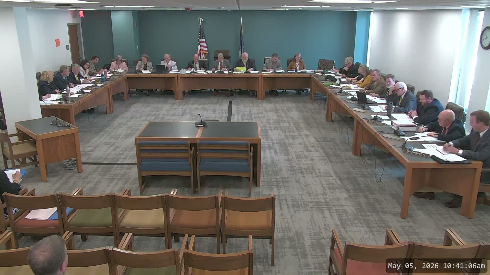 Committee adopts amendment giving municipalities longer net‑metering finance term; bill reported with unanimous support