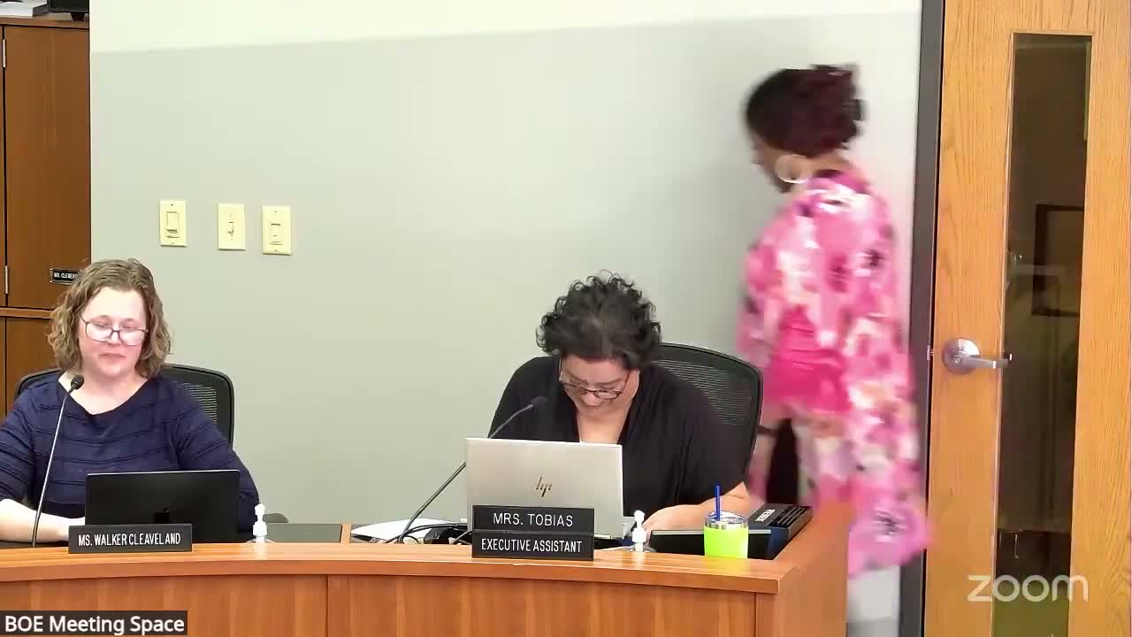 Governance committee approves April minutes unanimously