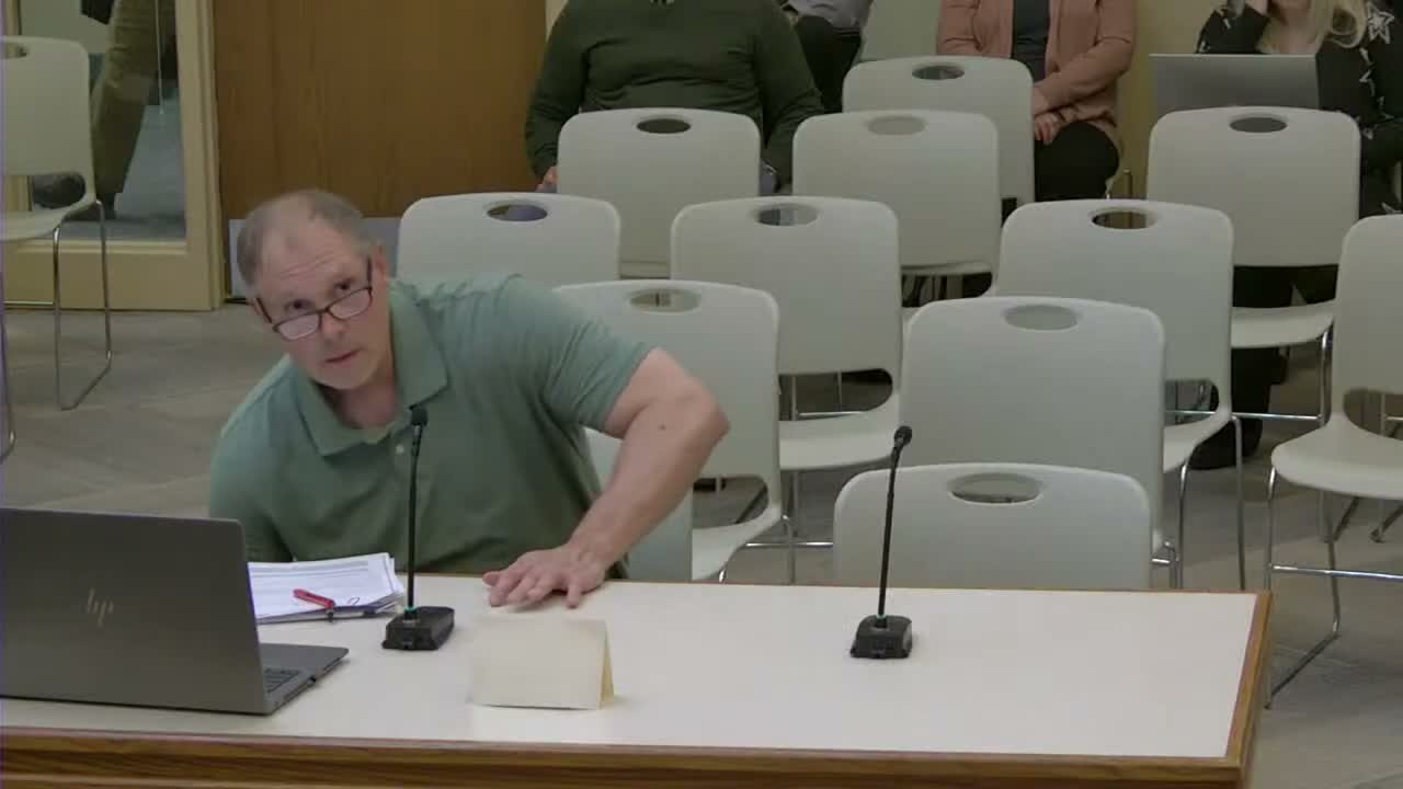 Meeker County approves revised feedlot animal‑unit rules, declines new R1/R2 lot‑size cap