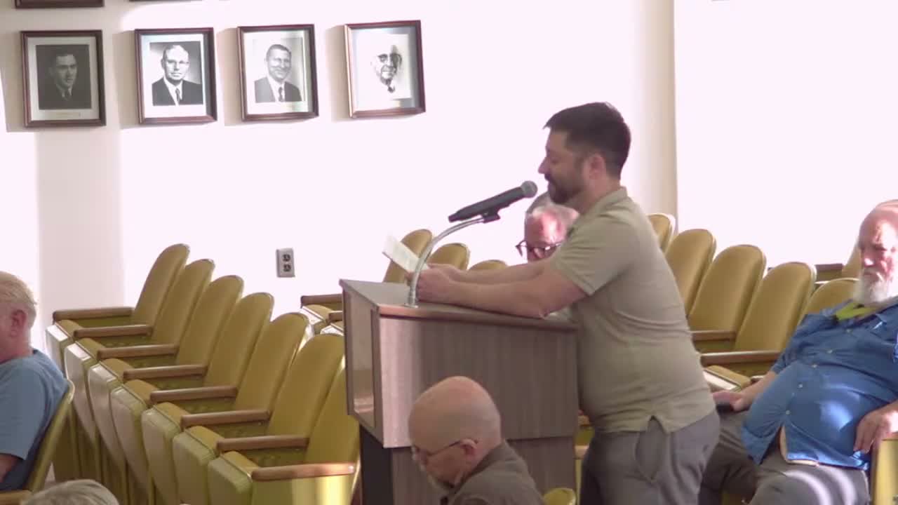City meeting draws mixed public views on nearby data center development and local jobs