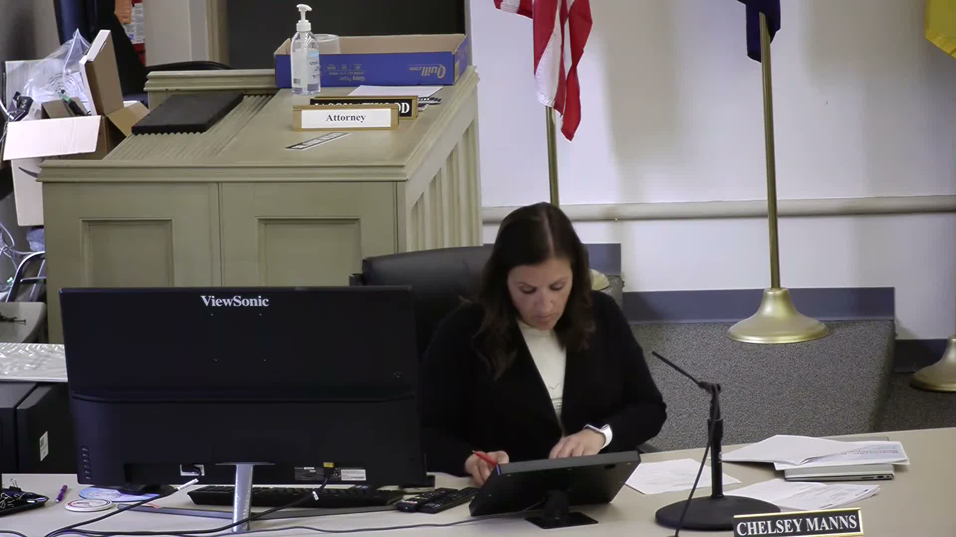 Commission approves Main Street design amendment, change order and temporary solar lights