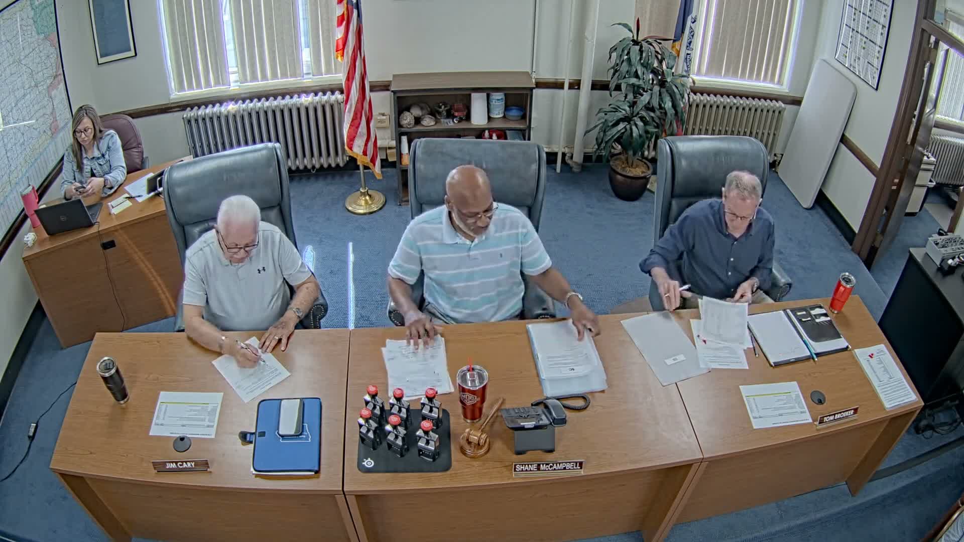 Supervisors table West Burlington three‑lot final plat after neighbor raises septic‑drain access concern