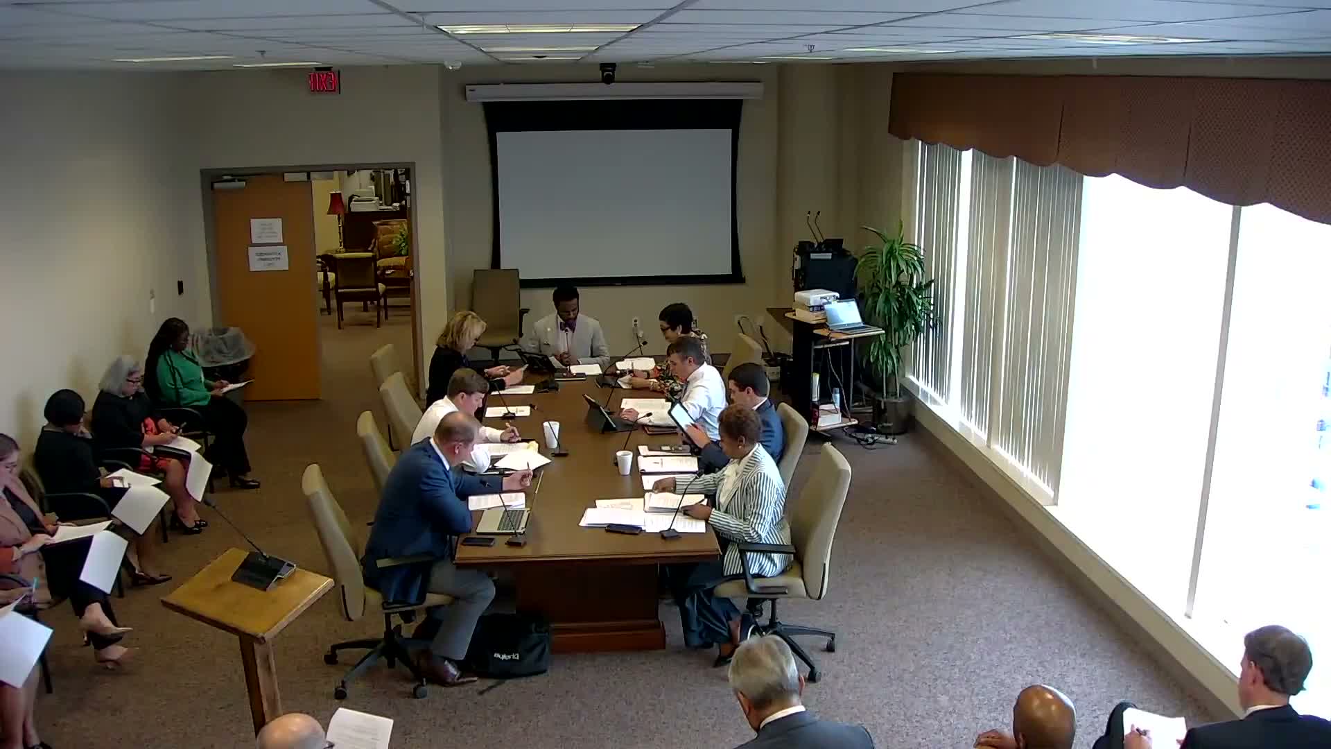 Council debates waiving $36,848 vacation fee for right-of-way adjacent to Overlook Road