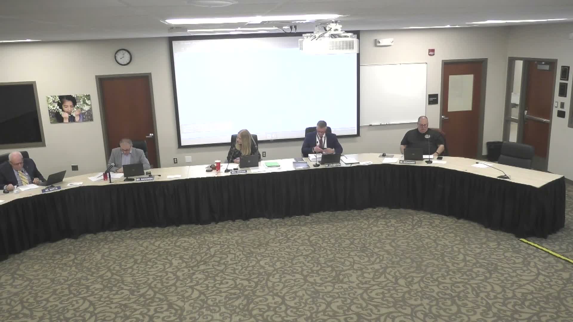 Centennial SD board approves contracts, MOUs and policies; narrow vote on outside labor counsel