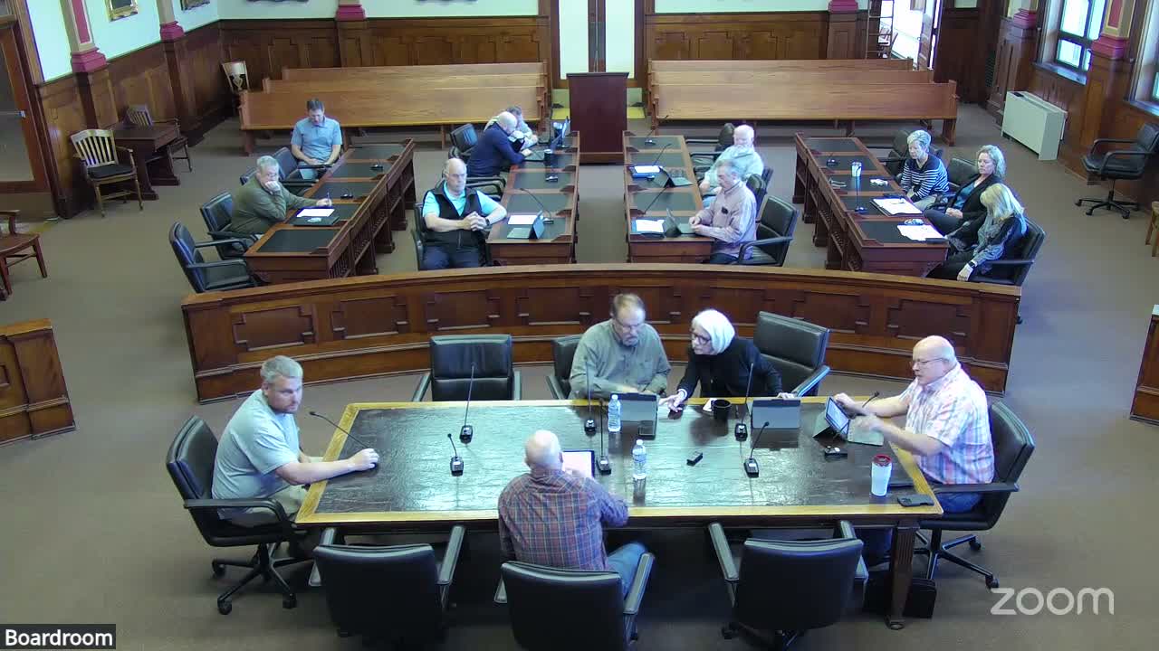 Lee County finance committee approves $85,000 base salary for clerk and treasurer; 3–2 vote