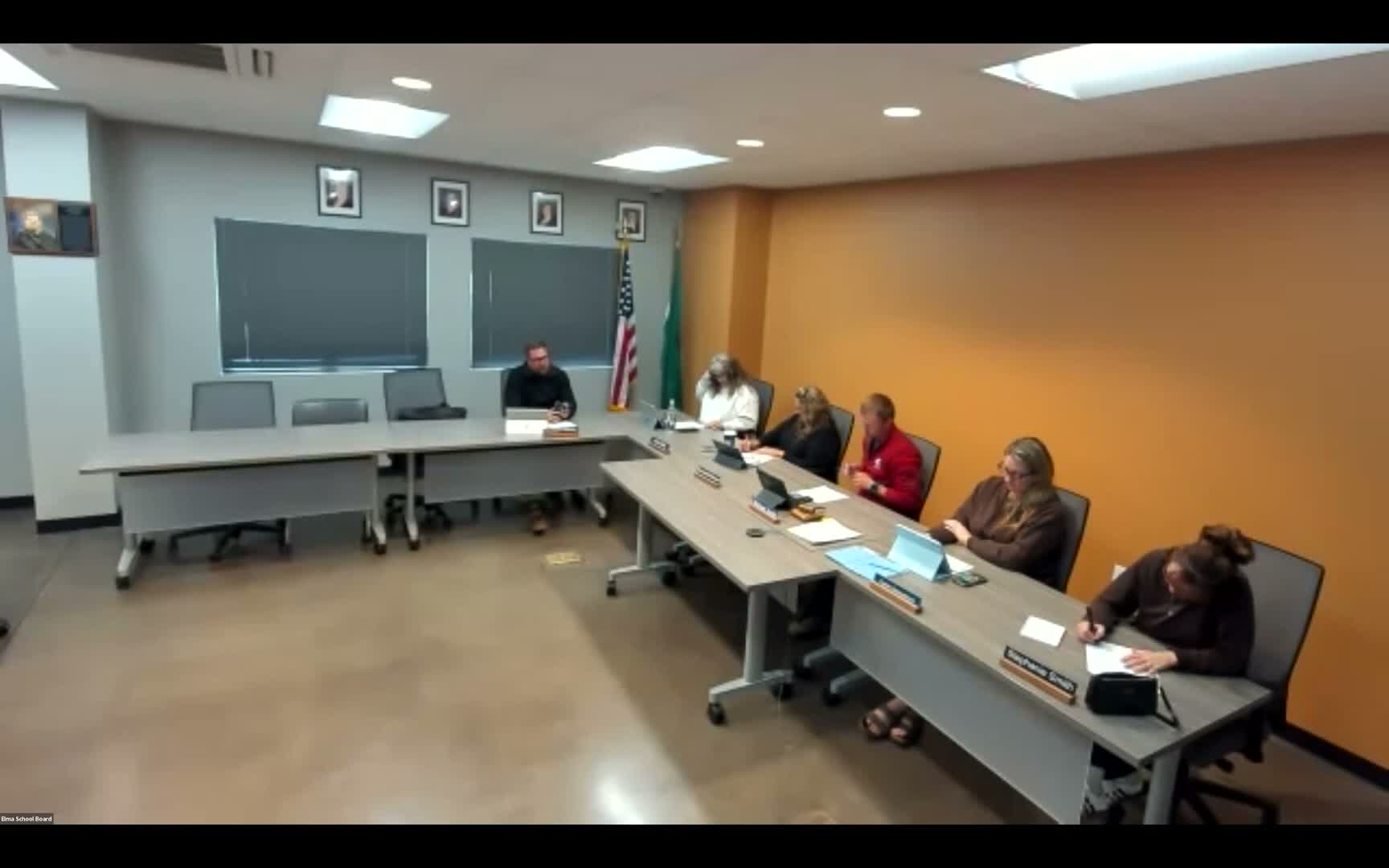 Elma board approves superintendent-evaluation policy, summer programs and several donations