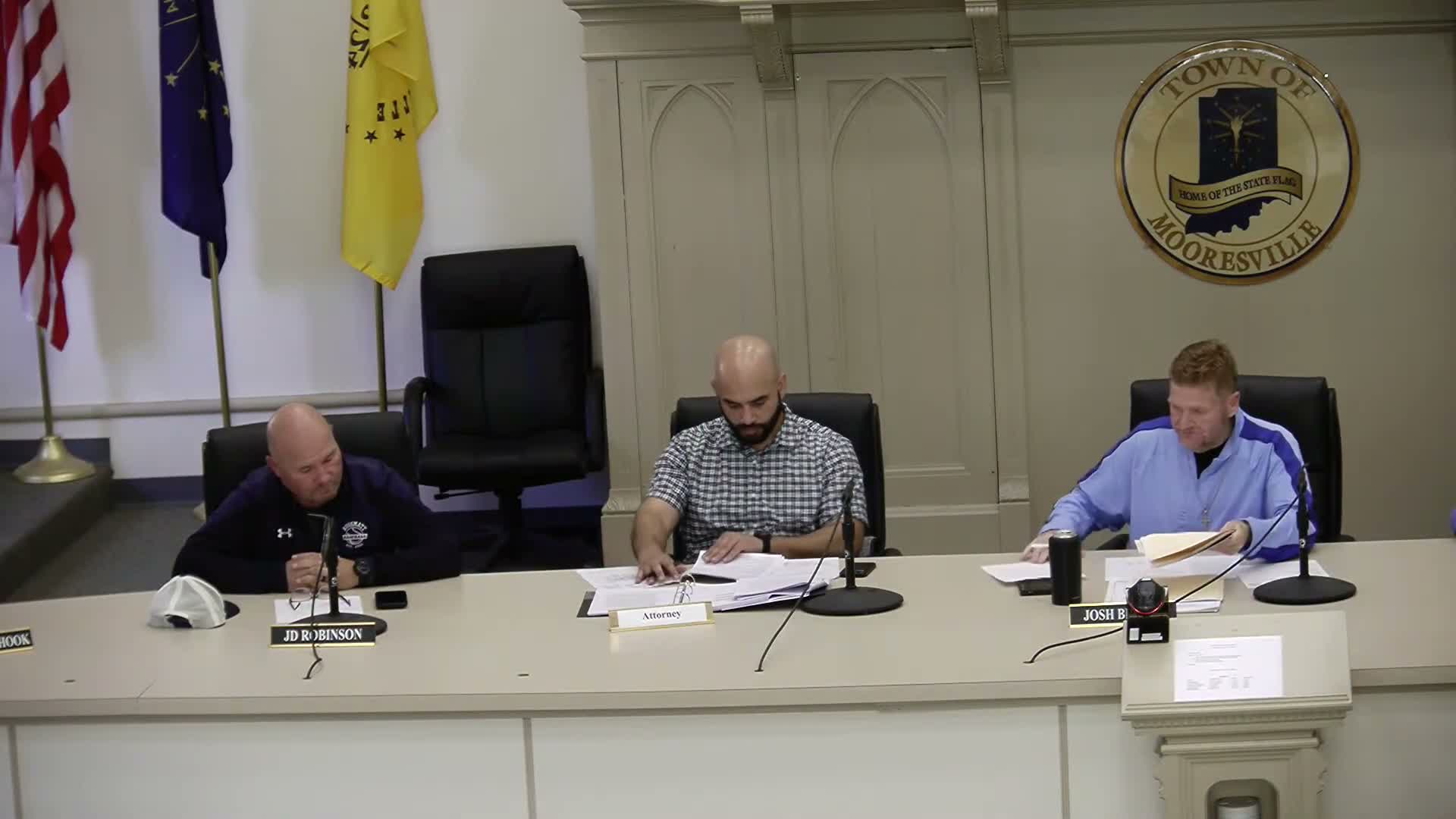 Mooresville Town approves development plan and secondary plat for South Ania Street drive‑through site after parking and paving questions