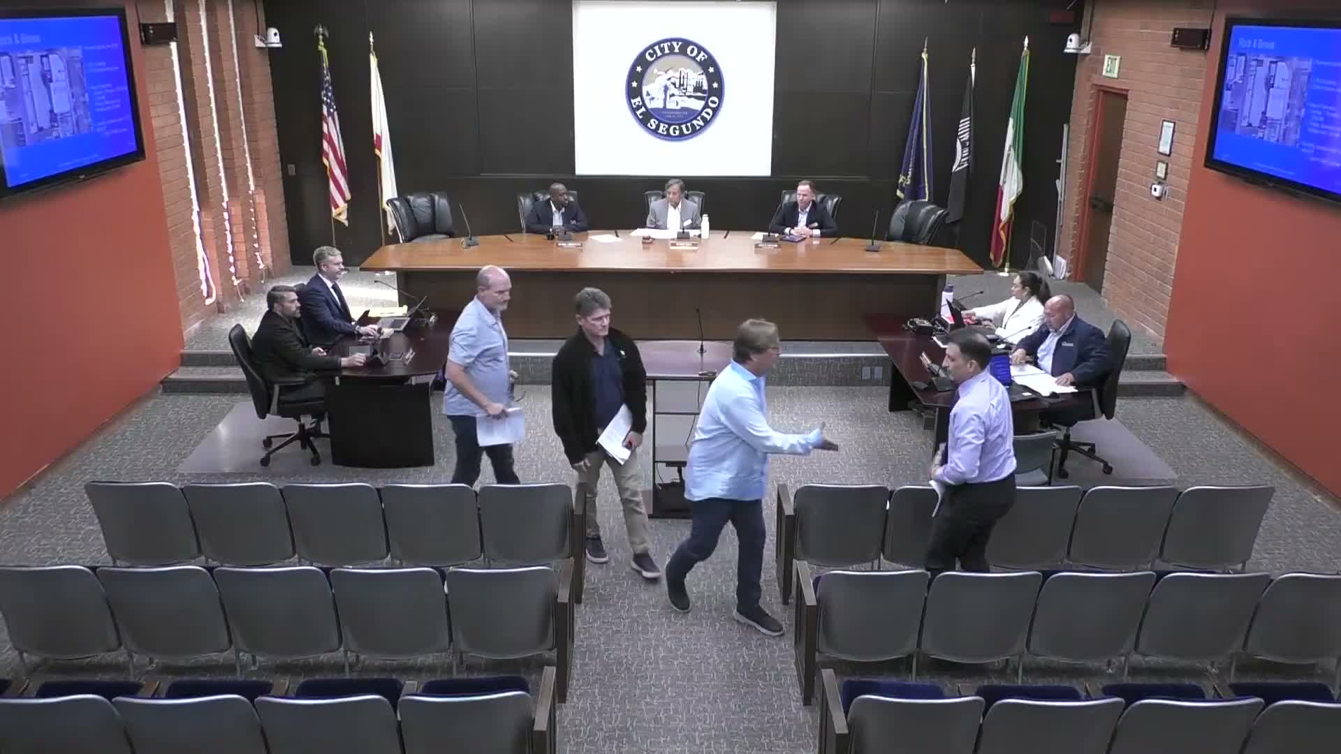 El Segundo planning commission approves zoning cleanup to allow rooftop decks with stepped‑back setbacks
