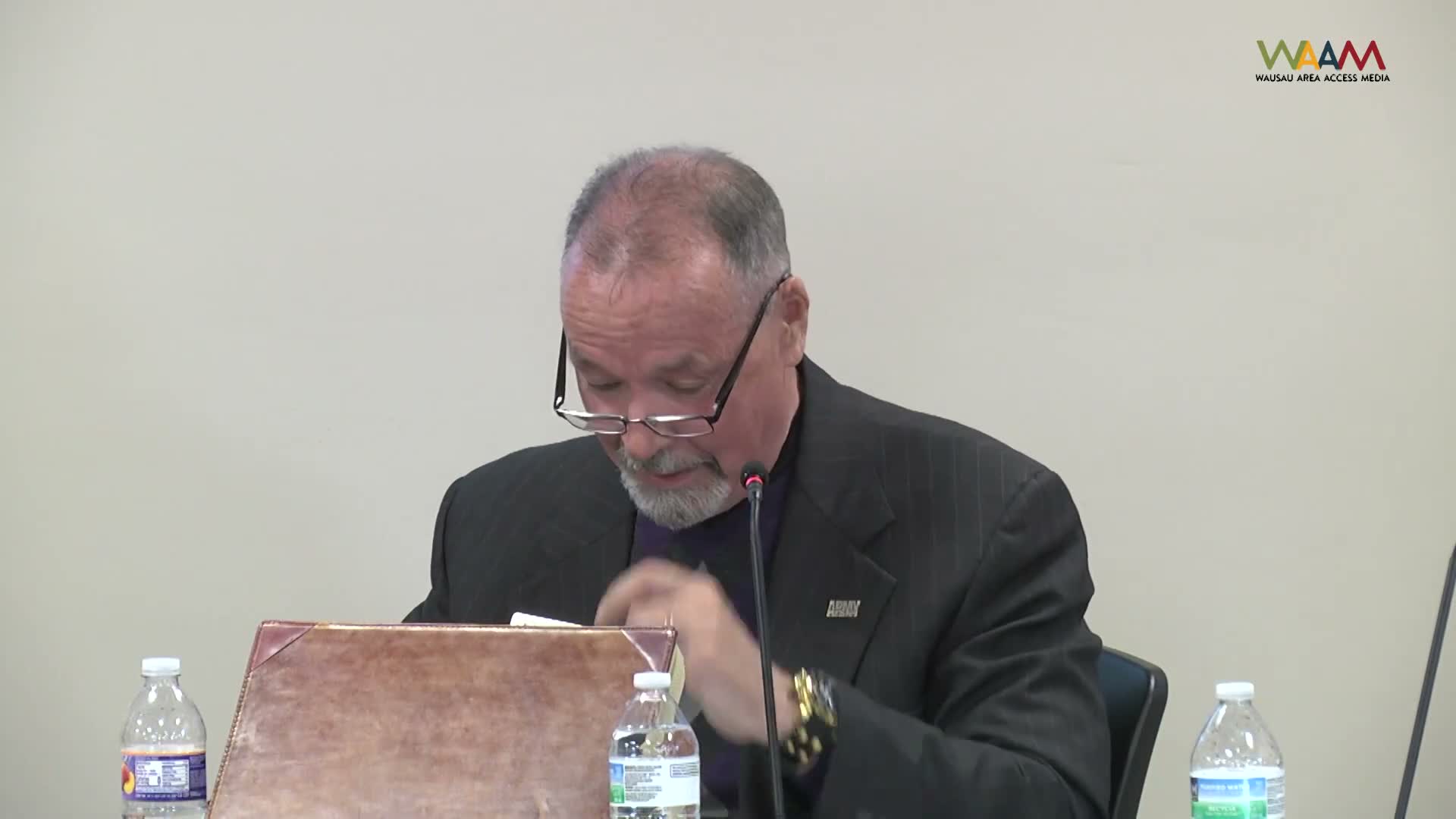 Wausau School Board approves consent agenda, budget reconciliation plan, teacher contract renewals and Montessori charter renewal; moves to closed session