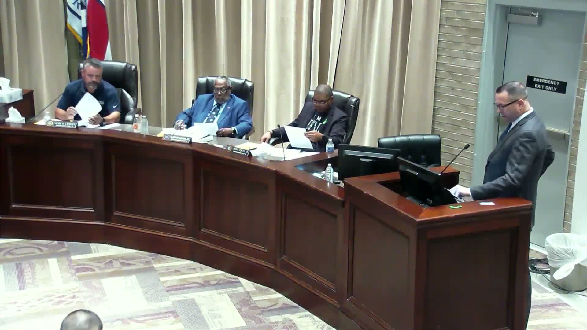 Warner Robins council approves promotions, contracts and grants policy (votes at a glance)